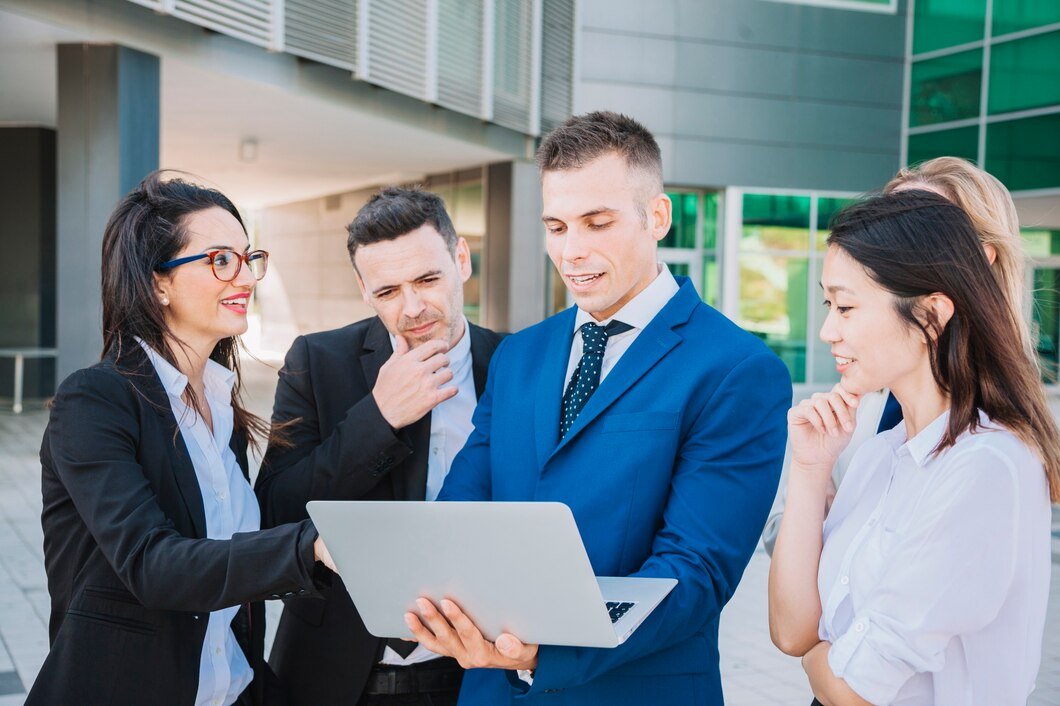 business-team-looking-laptop_23-2147707527